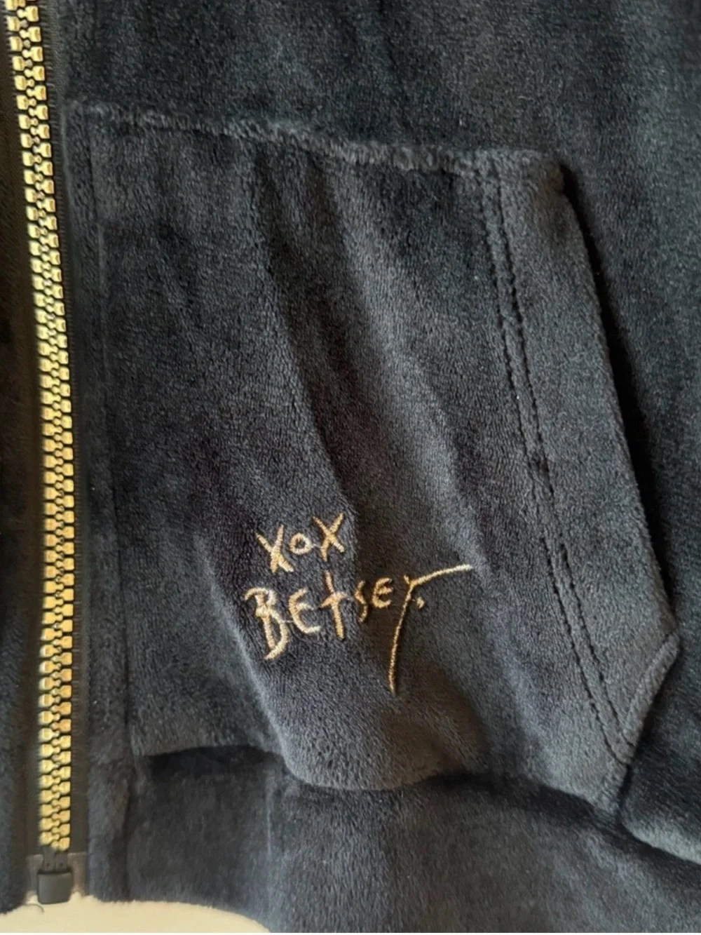 Betsey Johnson Girls Black Velour Rhinestone Heart Hoodie Kids Size 5 - Picture 7 of 7